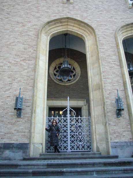 Salla Garský, in front of the Okuma Auditorium at Waseda University’s main campus.