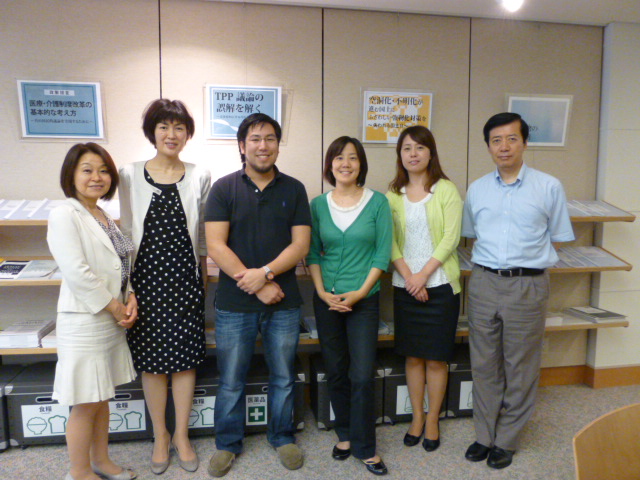 Warren, third from left, with the Tokyo Foundation program officers  