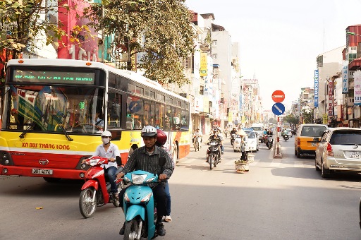 Traffic and street vendor in Hanoi (photo by Arve Hansen)