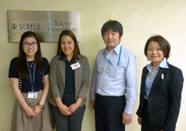 Numtip Smerchuar, second from left, during her visit to the Tokyo Foundation.
