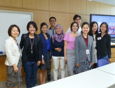 Lim with her classmates and Mari Suzuki, left, director for leadership development at the Tokyo Foundation