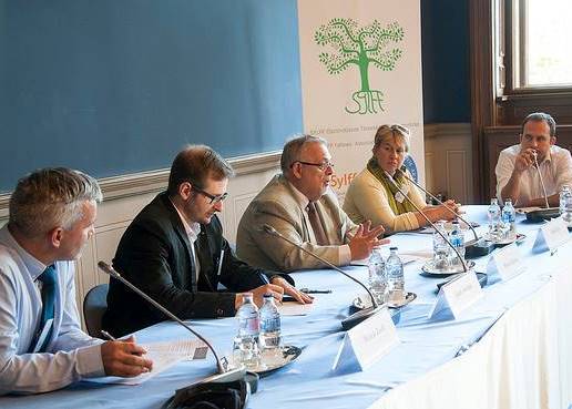 A round-table discussion during the event, titled “Sustainability Initiated ‘Bottom-Up’: Is It Possible?” The participants are (from left to right): Zsolt Molnar, Andras Jakab, Balazs Hamori, Eva Deak, and Andras Takacs-Santa.